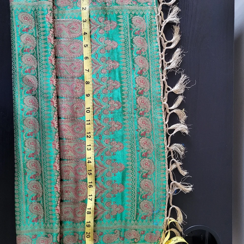 SILK Woven Table Runner -  NWOT - Picture 8 of 8